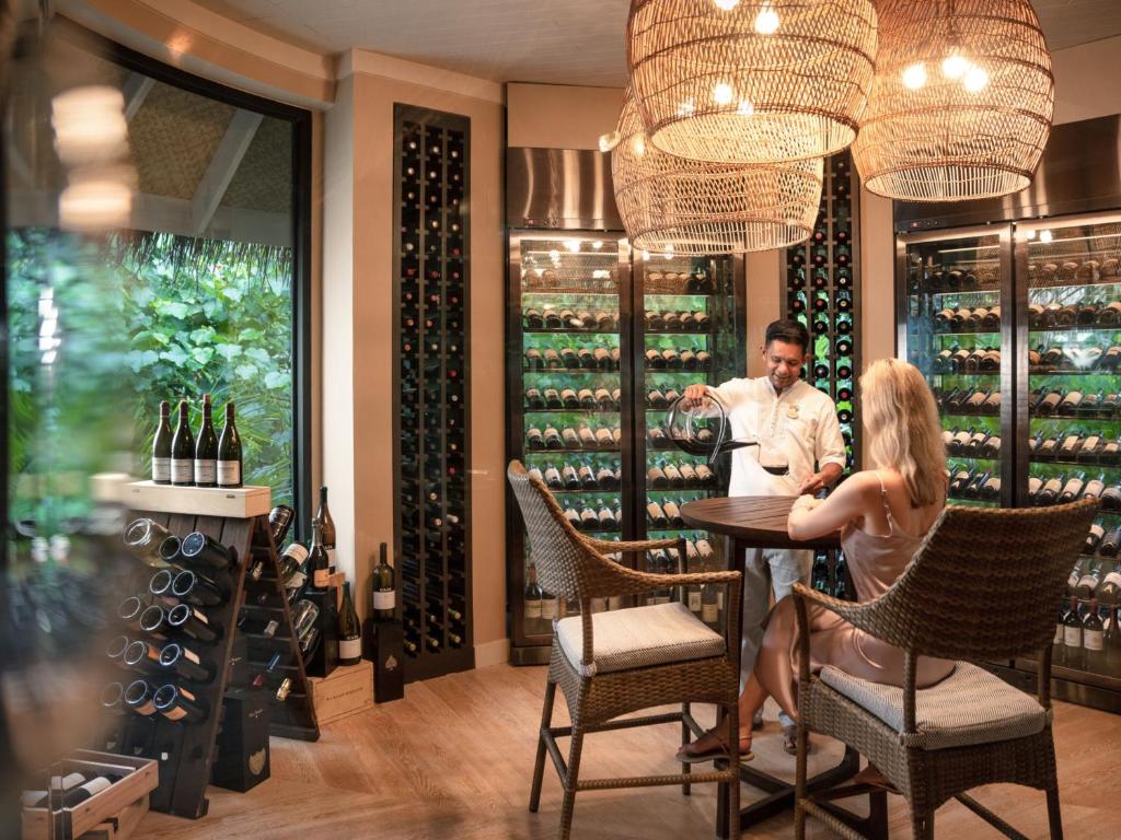 Adega de vinhos premium e experiências de degustação nas Maldivas
