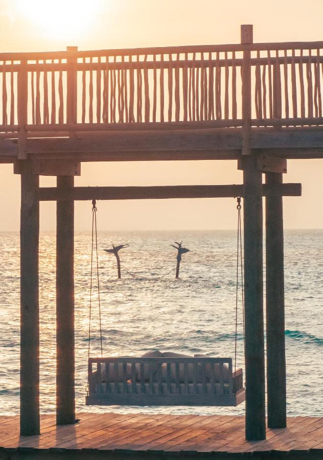 Soneva Jani - Pôr Do Sol | Resort de Luxo nas Maldivas Soneva Jani - pôr do sol, balanço no resort de luxo nas Ilhas Maldivas